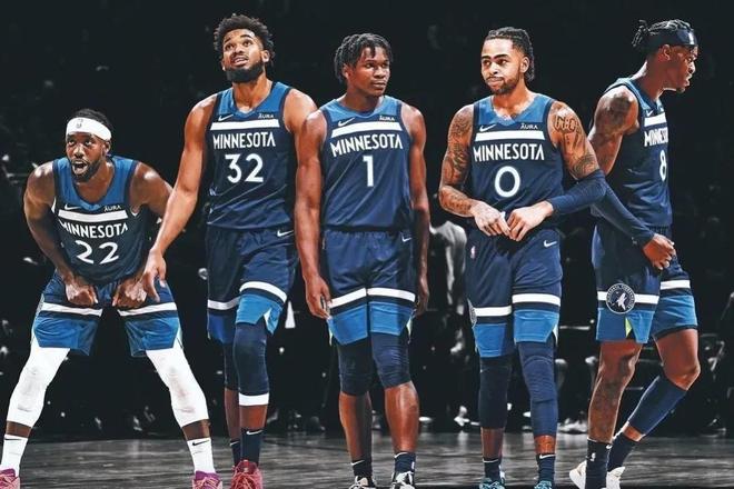 梅西职业生涯获得13座联赛冠军：西甲10冠、法甲2冠、美职联1冠（梅西生涯联赛13冠：西甲10冠、法甲2冠、美职联1冠）