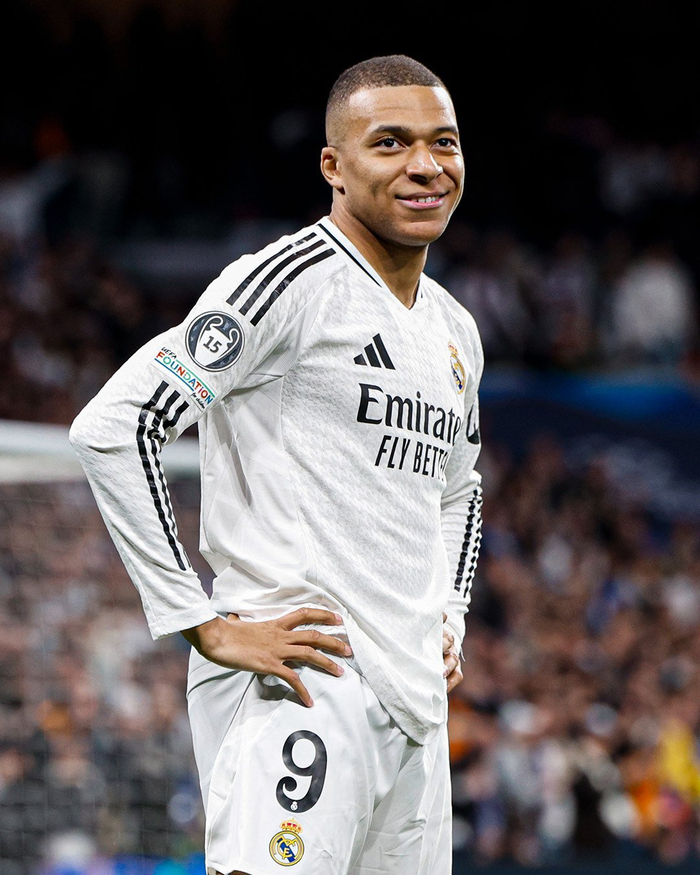 梅西职业生涯获得13座联赛冠军：西甲10冠、法甲2冠、美职联1冠（梅西生涯收获13座联赛桂冠：西甲10冠、法甲2冠、美职联1冠）