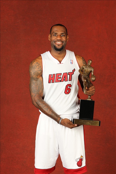 本赛季阿根廷球员欧冠参与进球榜：阿尔瓦雷斯6粒居首（阿根廷球员本季欧冠参与进球榜：阿尔瓦雷斯以6球领跑）