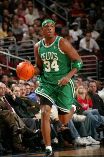 手感一般！伦纳德全场投篮21中7，得到21分6板5助2断（状态平平！伦纳德21投7中，拿下21分6篮板5助攻2抢断）