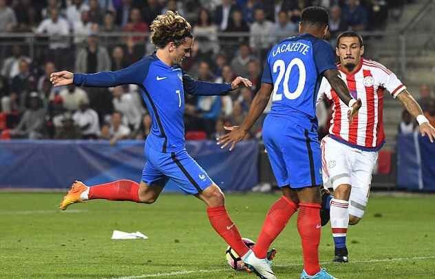 连续两赛季带不同球队欧战做客安菲尔德，阿隆索成历史第三人（阿隆索连续两季率不同球队欧战作客安菲尔德，成史上第三人）