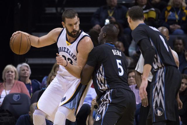 人盯人战术，一段萨利巴紧逼凯恩的短视频走红网络（萨利巴紧追凯恩的短视频爆红全网：人盯人战术示范）