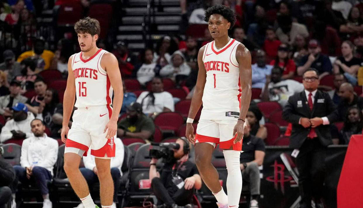 湖人本赛季输掉的7场比赛最少一场输10分，场均输17.7分（湖人本季7场失利分差全为两位数，场均净负17.7分）