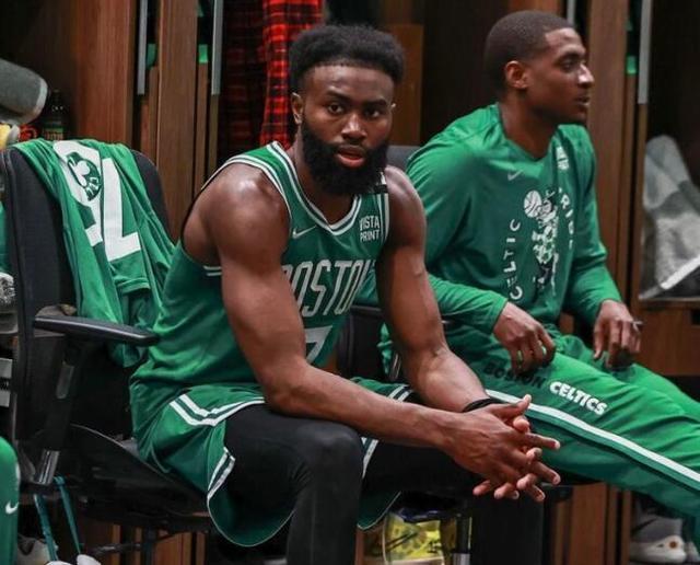 高二少女篮球场上炸翻全场自述答案只有努力（高二女生篮球场惊艳全场：她坦言，唯一的答案是努力）