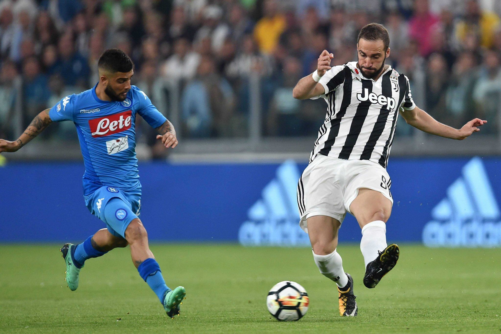 邵佳一会把青岛西海岸的这套5-4-1阵型自由切换...（邵佳一将灵活切换青岛西海岸的5-4-1阵型）