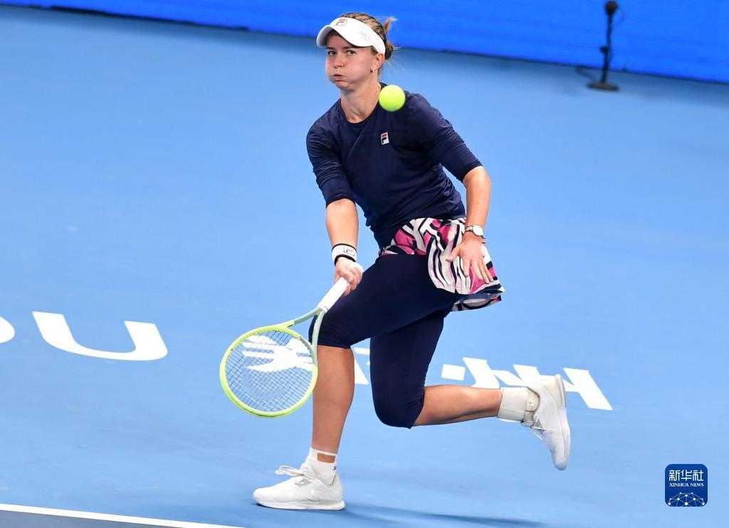 现场掌声如 现场掌声如